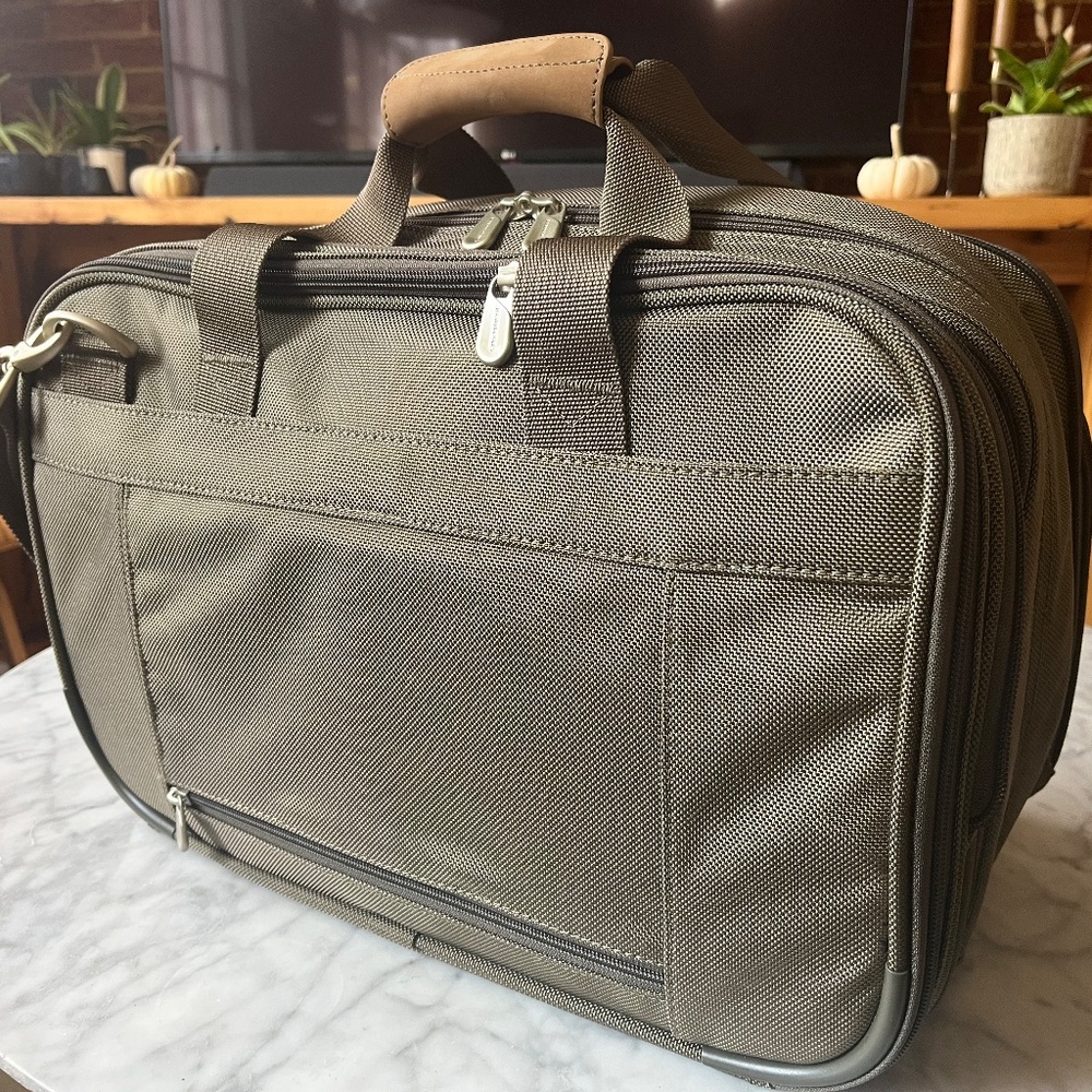 Briggs & Riley Baseline Expandable Cabin Bag - Picture 2 of 10